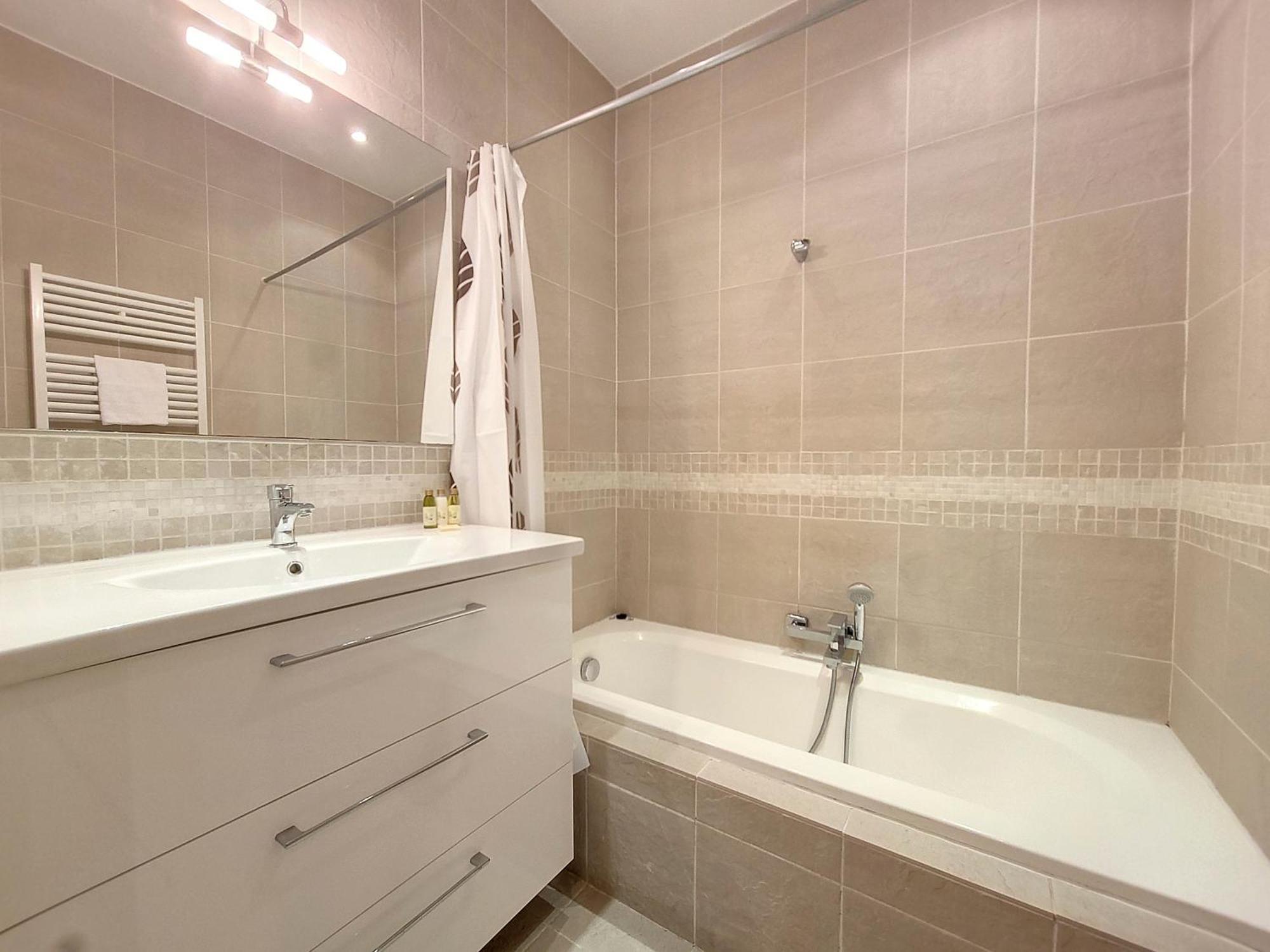 Nestor&jeeves - Riviera Provence - - Close Sea *